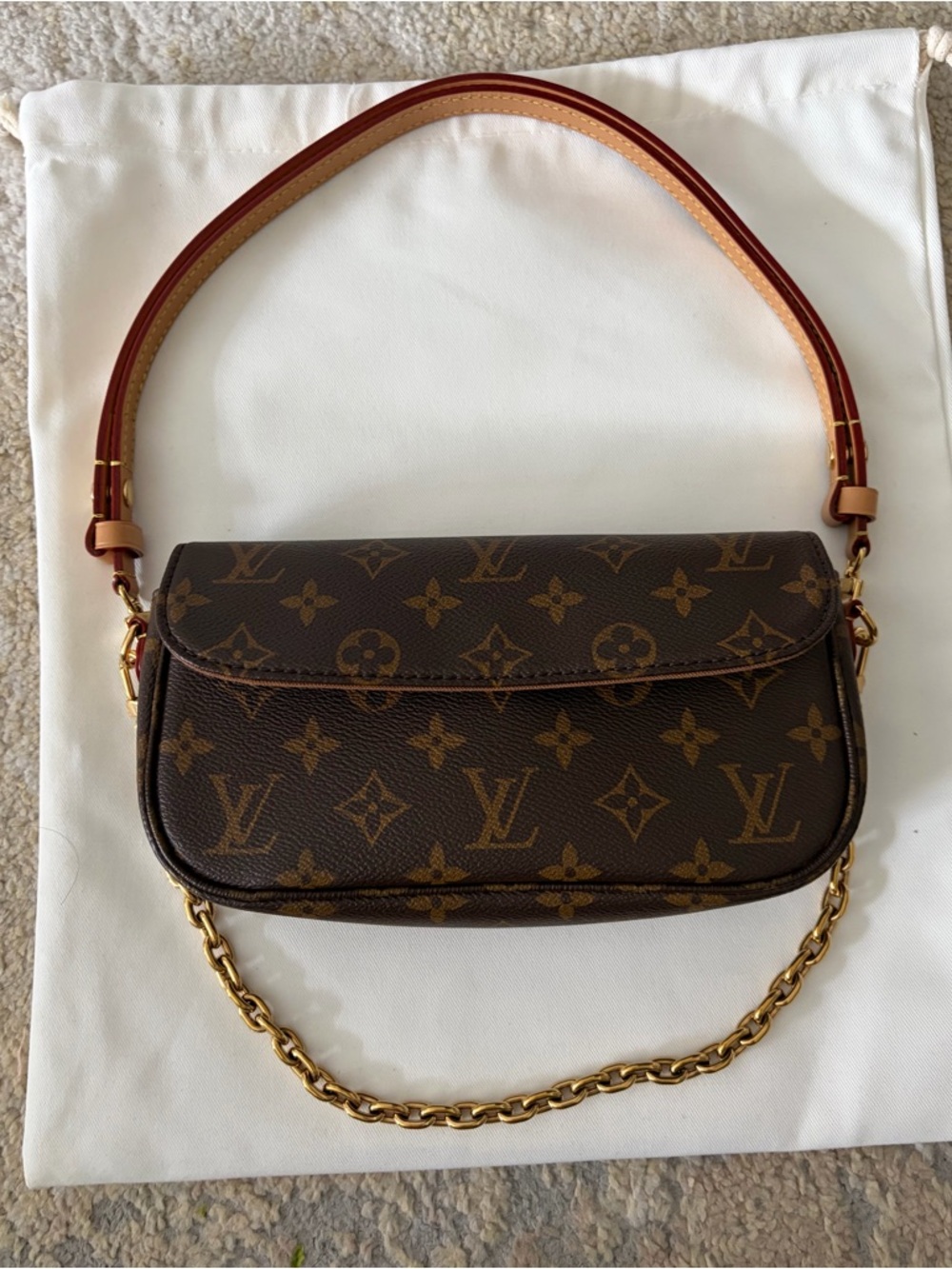 Louis Vuitton Ivy Wallet on Chain